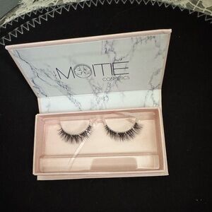 Moitie Black False Eyelashes